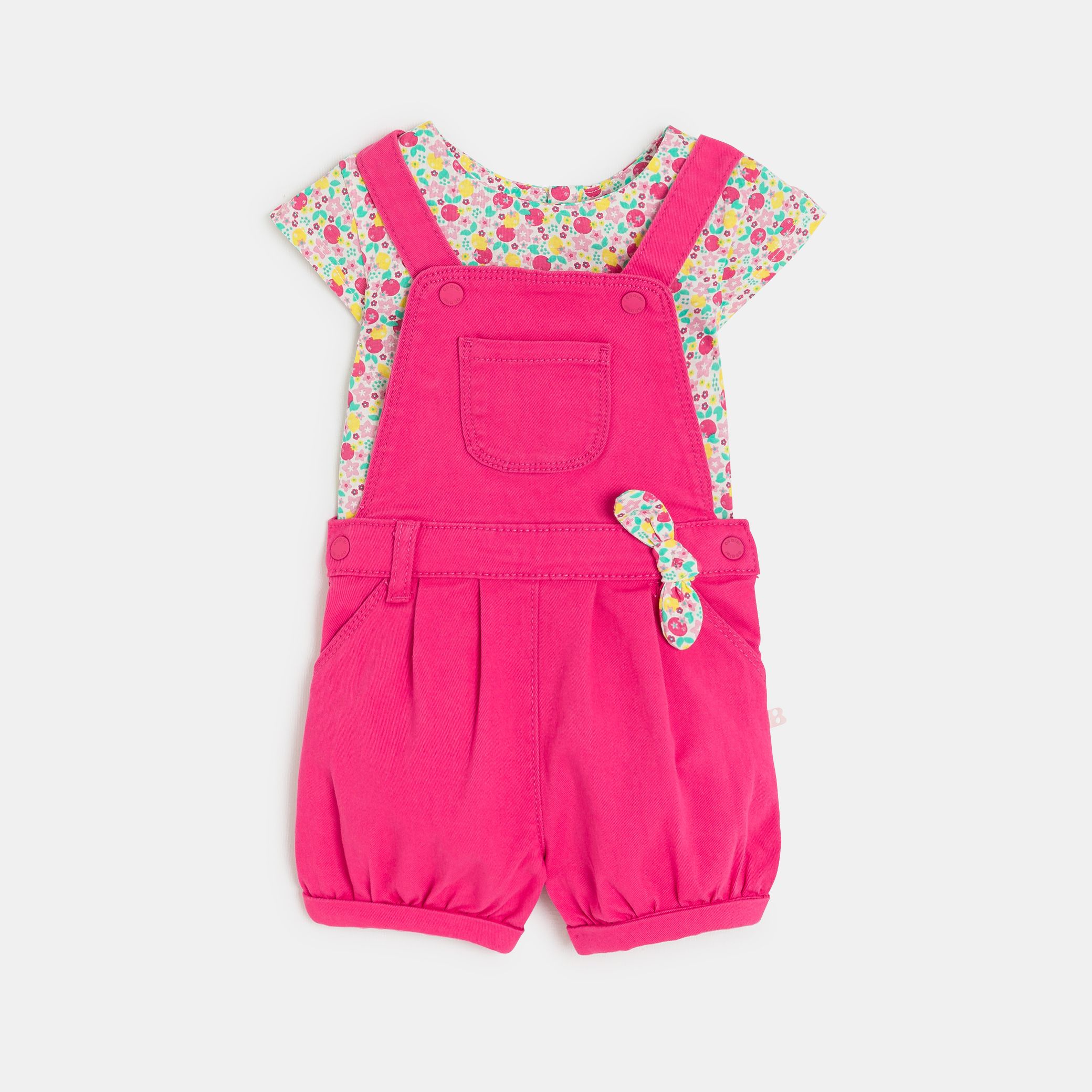 Set quần yếm và áo phông vỏ sò